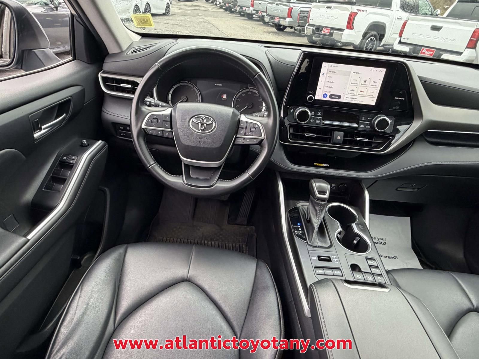 Used 2023 Toyota Highlander XLE image 16