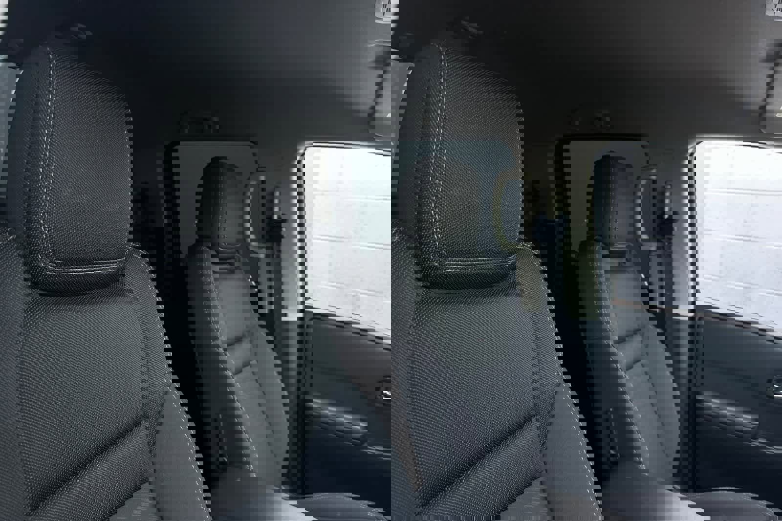 Used 2024 Nissan Frontier SV image 17