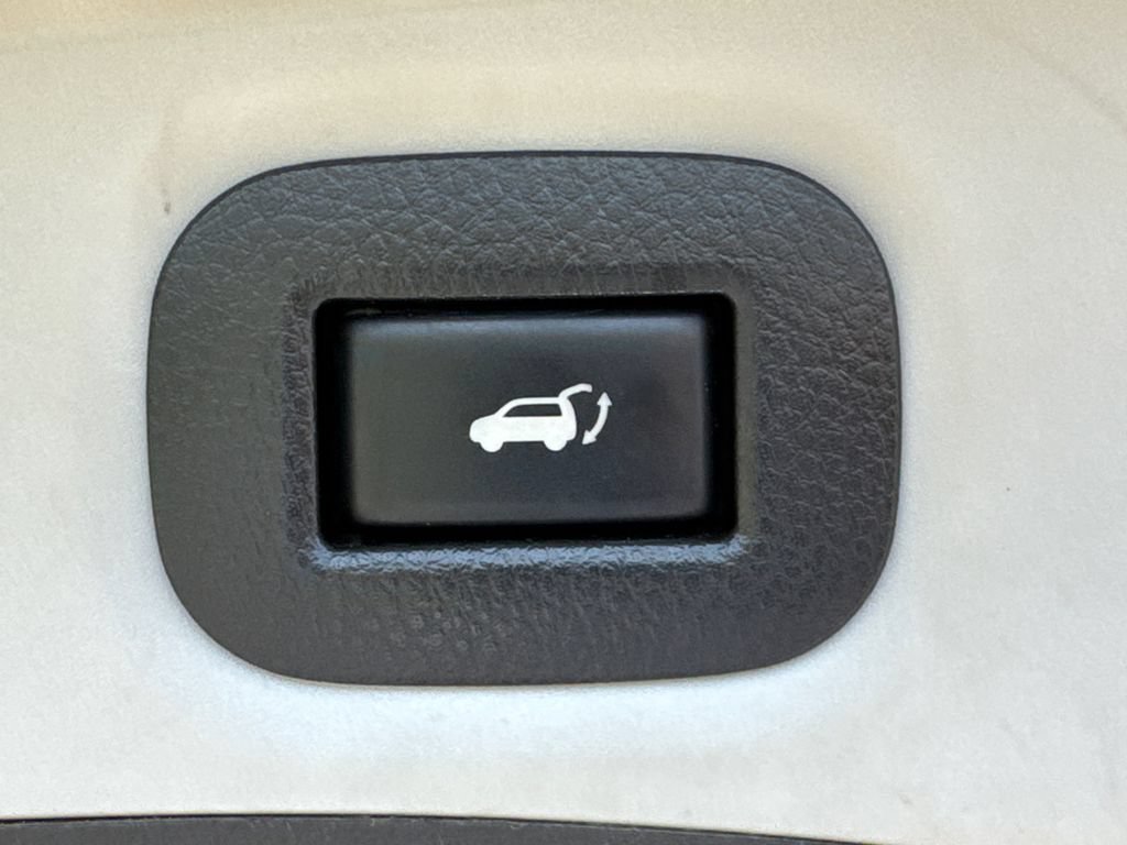 Used 2016 Nissan Rogue SL w/ SL Premium Package FWD image 21