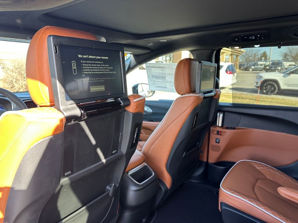 New 2026 Chrysler Pacifica Pinnacle image 22