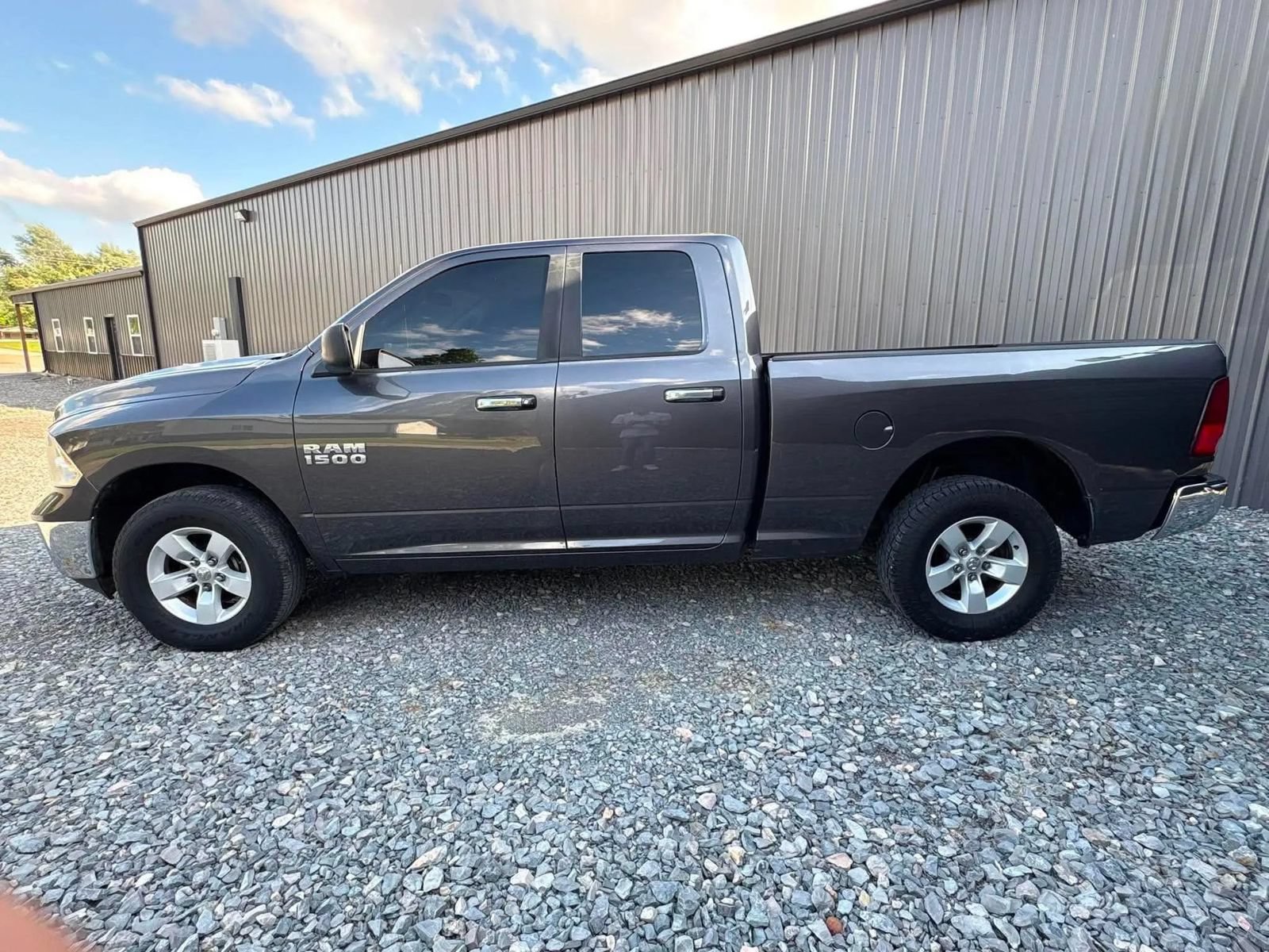 Used 2018 RAM 1500 Classic SLT AWD/4WD image 2