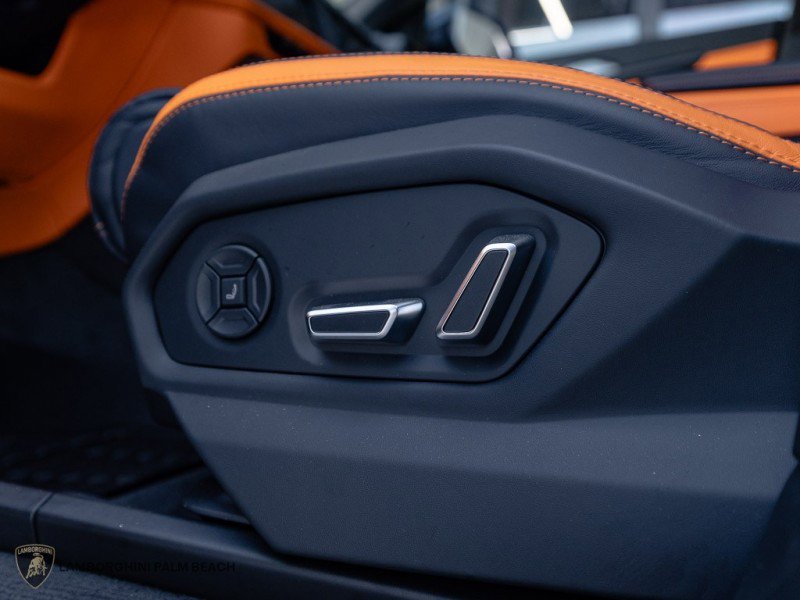 Used 2025 Lamborghini Urus SE image 22