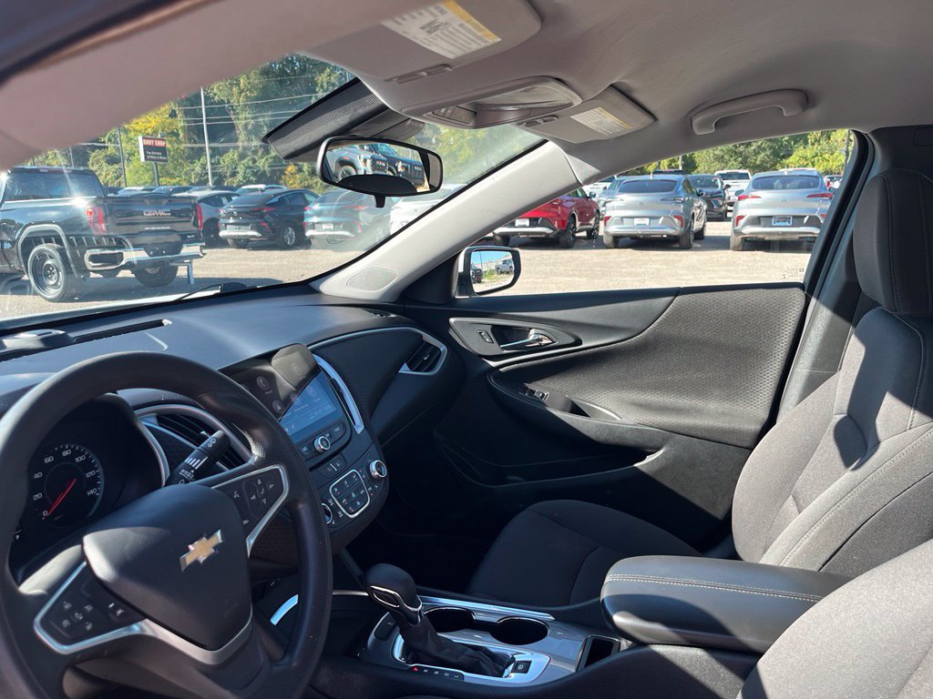 Used 2023 Chevrolet Malibu LT FWD image 18