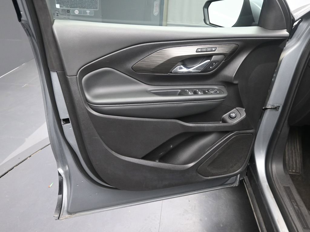 Used 2024 GMC Terrain SLT image 11