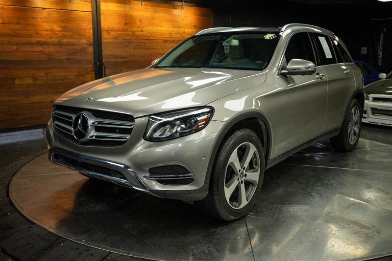 Used 2019 Mercedes-Benz GLC 300 4MATIC w/ Parking Assistance Package image 2