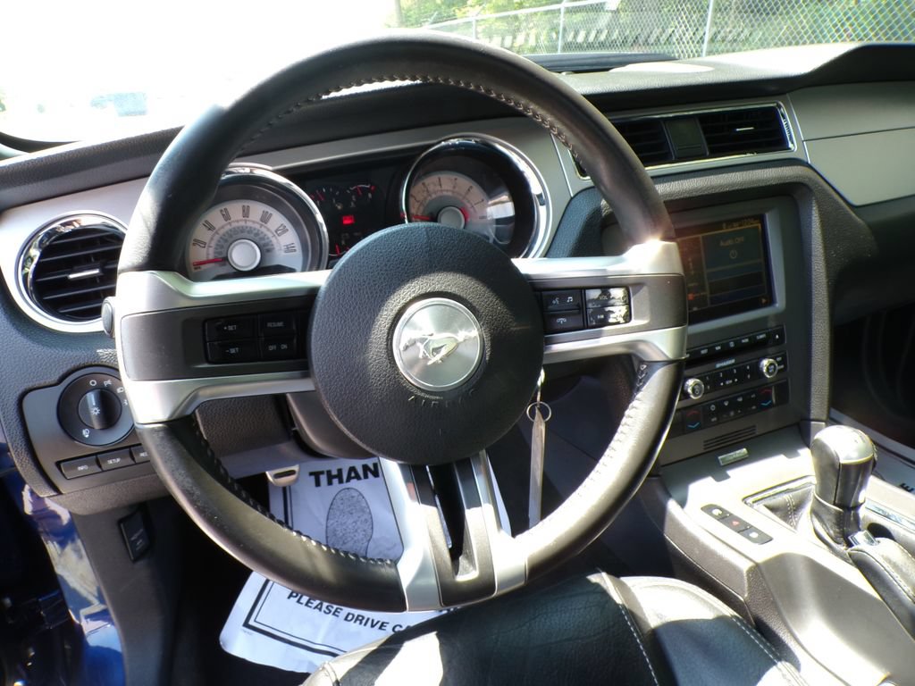 Used 2010 Ford Mustang GT RWD image 12