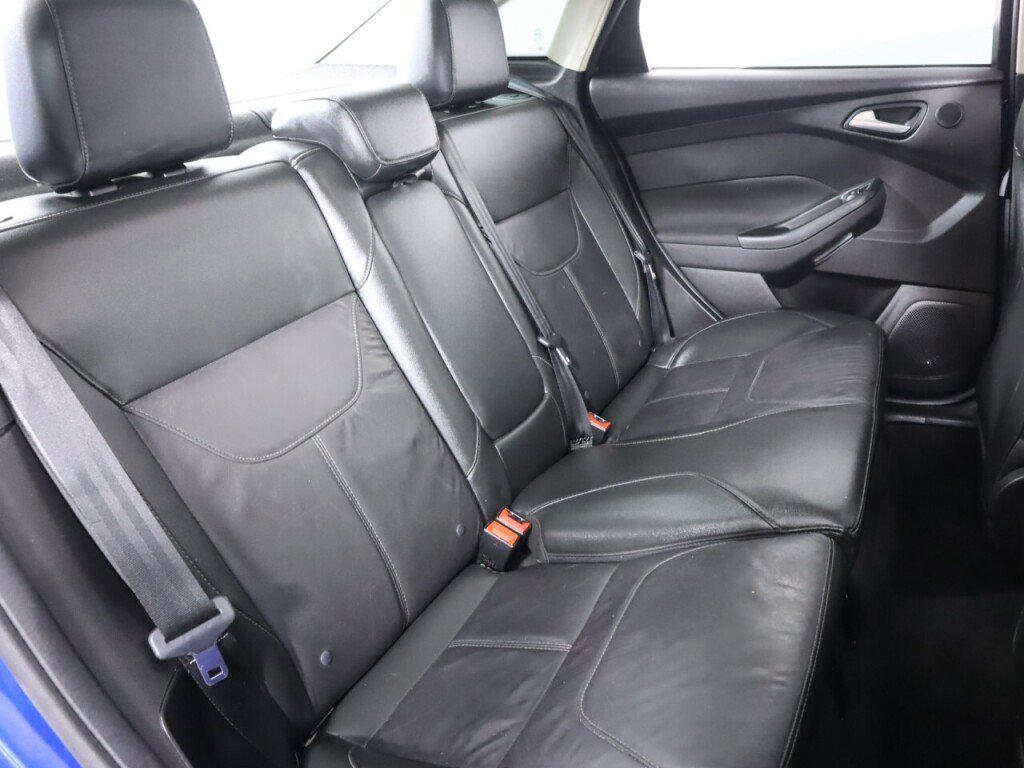 Used 2018 Ford Focus Titanium w/ Titanium Technology Package FWD image 41