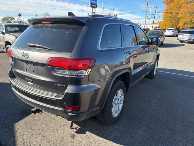 Used 2020 Jeep Grand Cherokee Laredo image 3