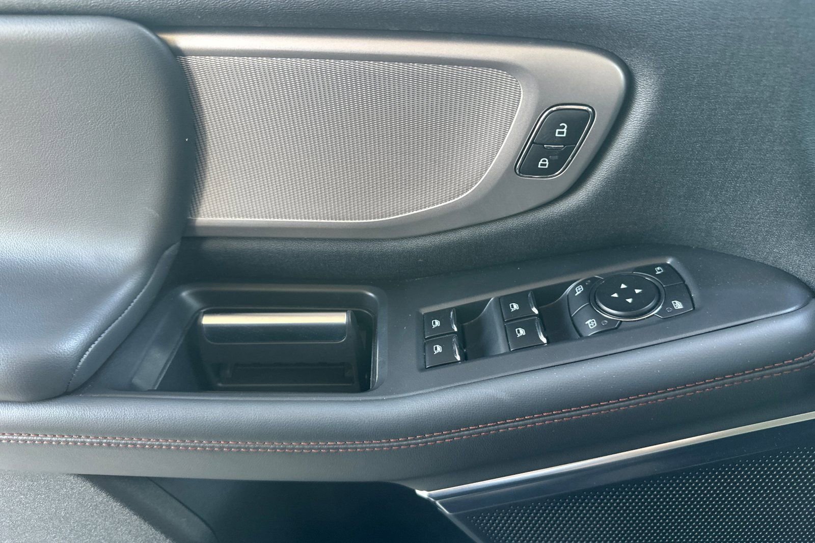 Used 2025 Ford Expedition Active image 11