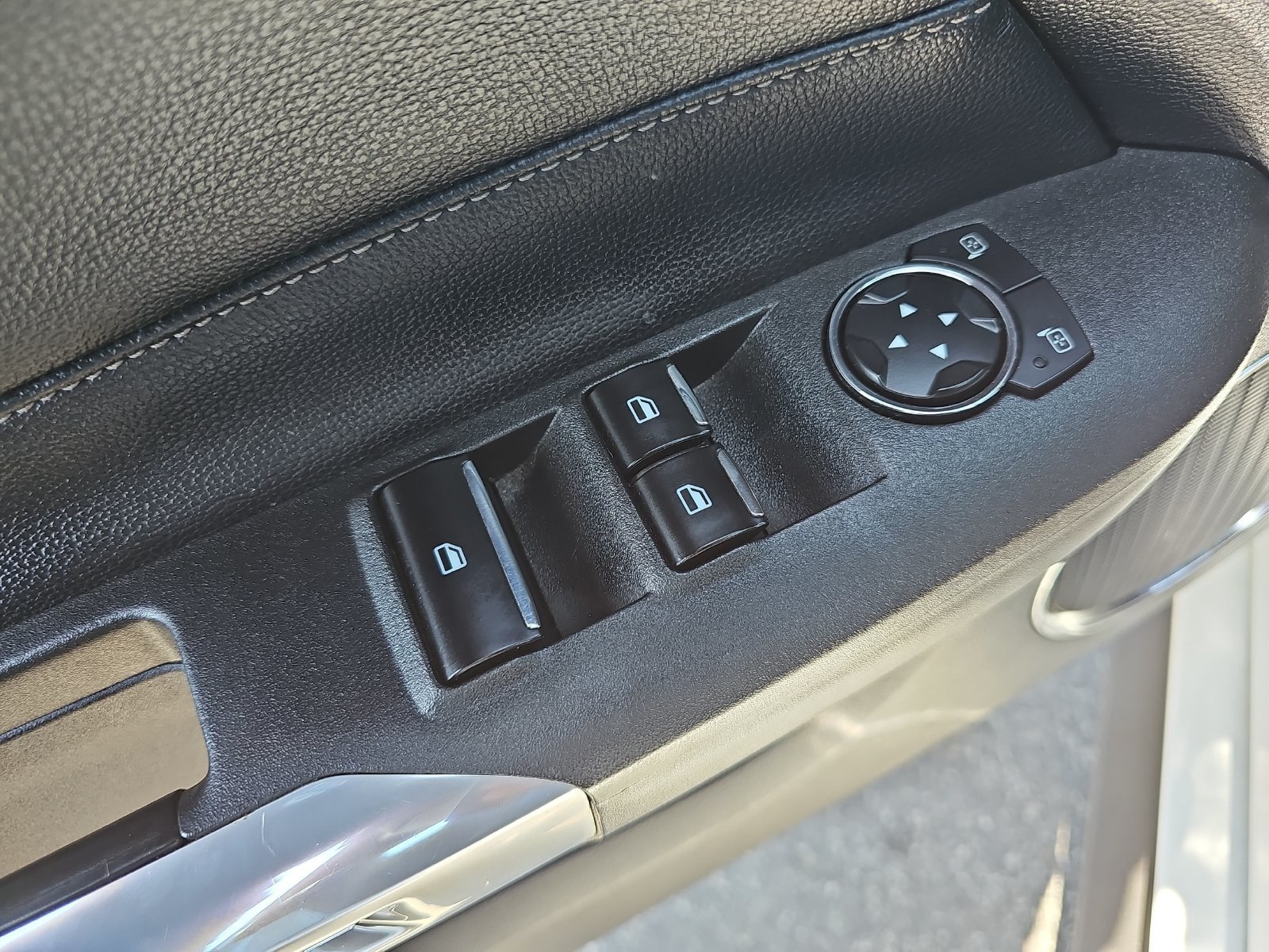 Used 2018 Ford Mustang Premium RWD image 26