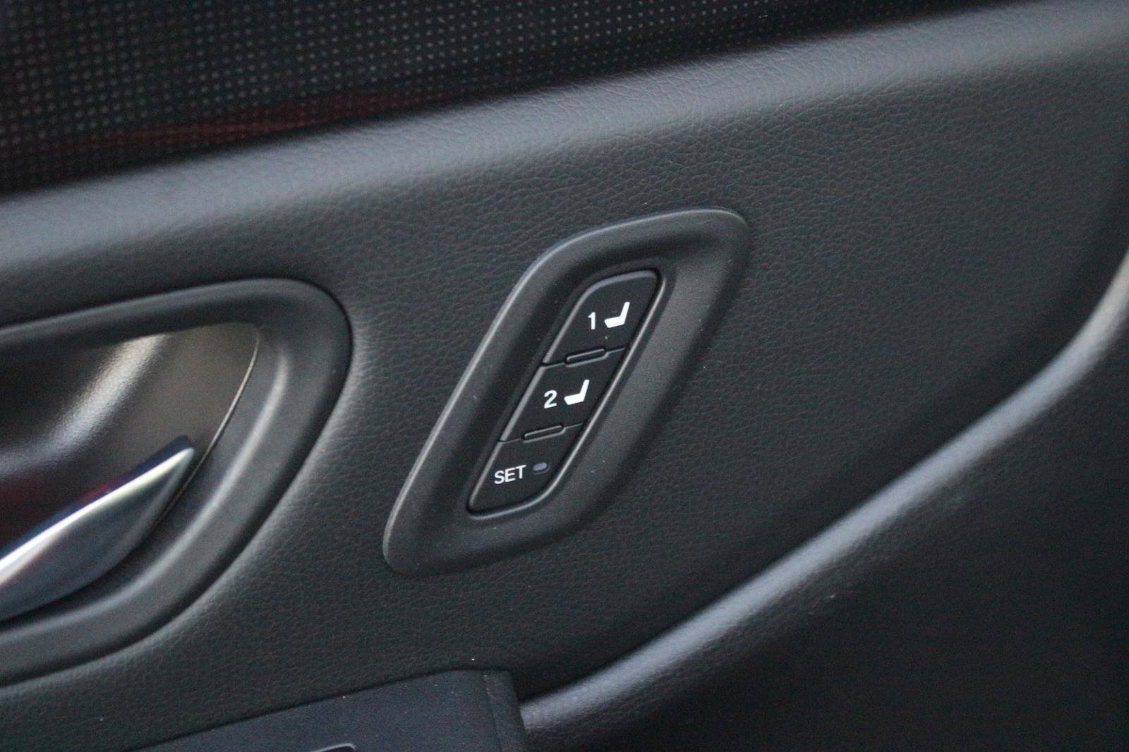 Used 2025 Honda Pilot Black Edition image 14