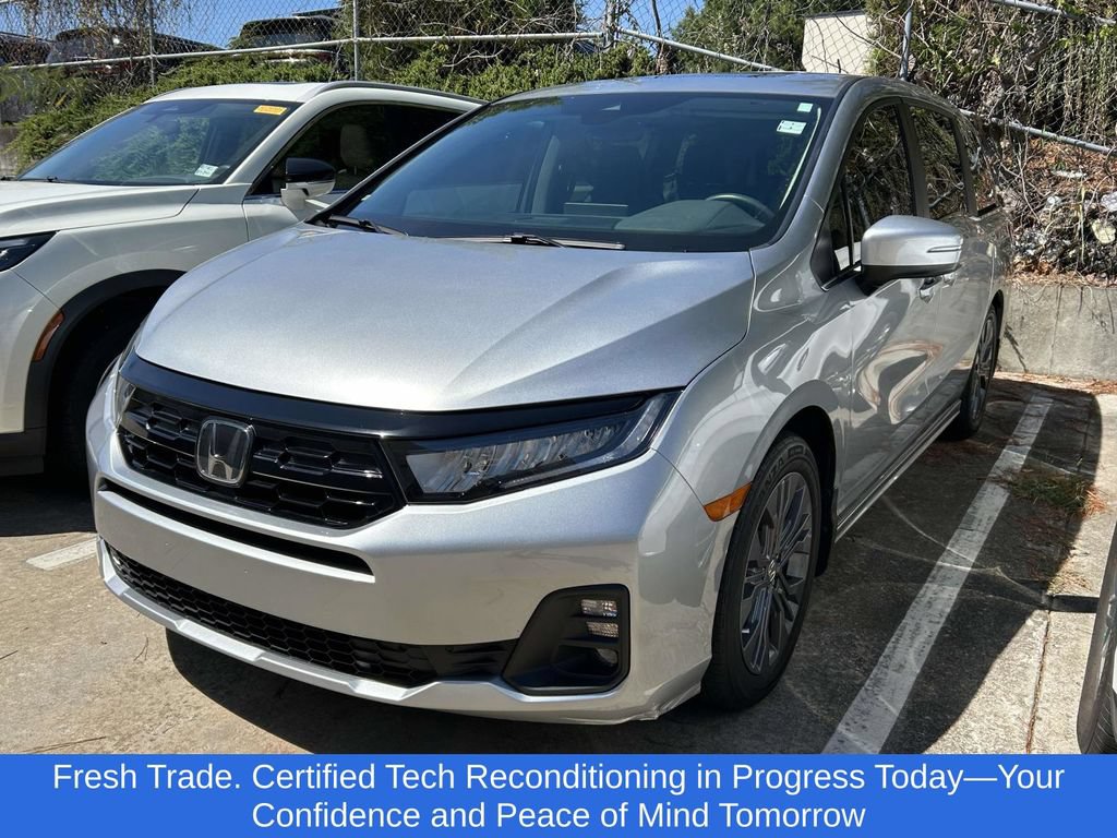 Used 2025 Honda Odyssey Touring image 3