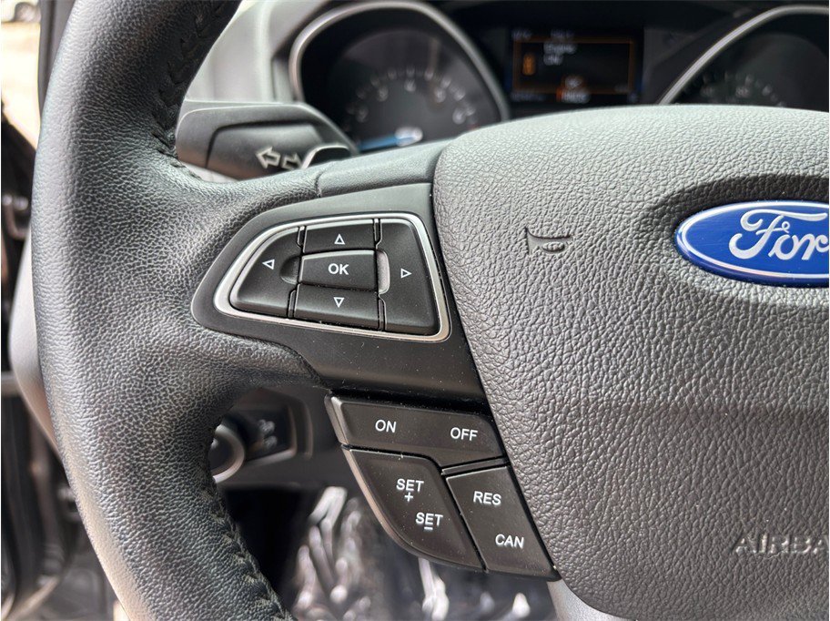 Used 2015 Ford Focus SE w/ SE Sport Package FWD image 17
