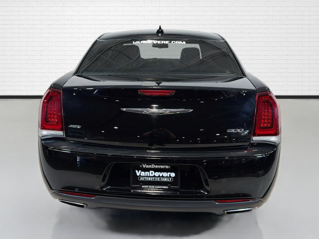 Used 2018 Chrysler 300 S w/ 300S Premium Group AWD/4WD image 6