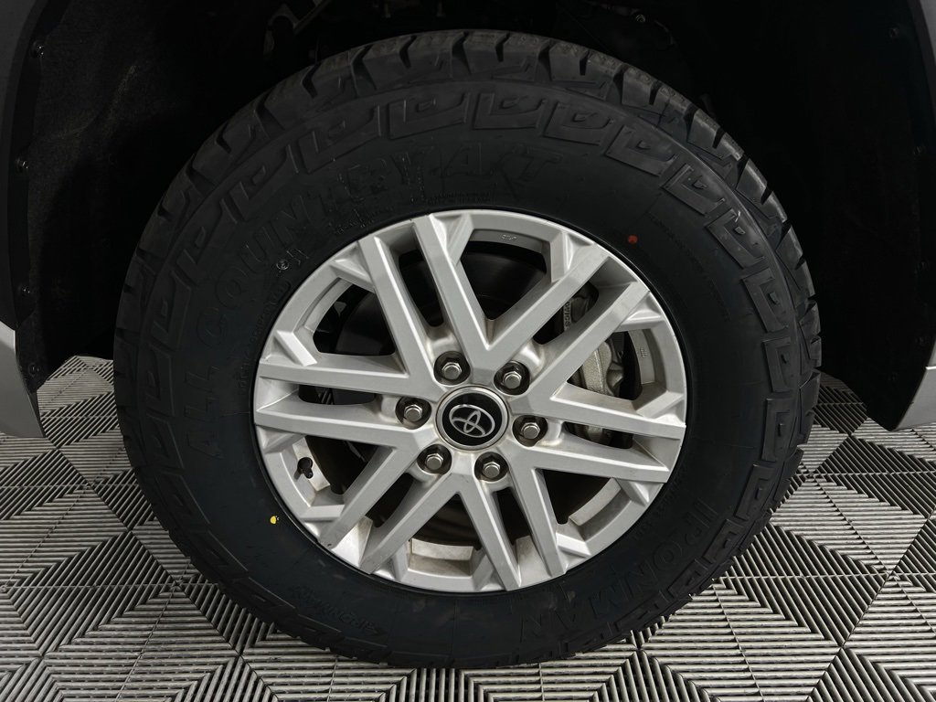 Used 2022 Toyota Tundra SR5 w/ Convenience Package image 11