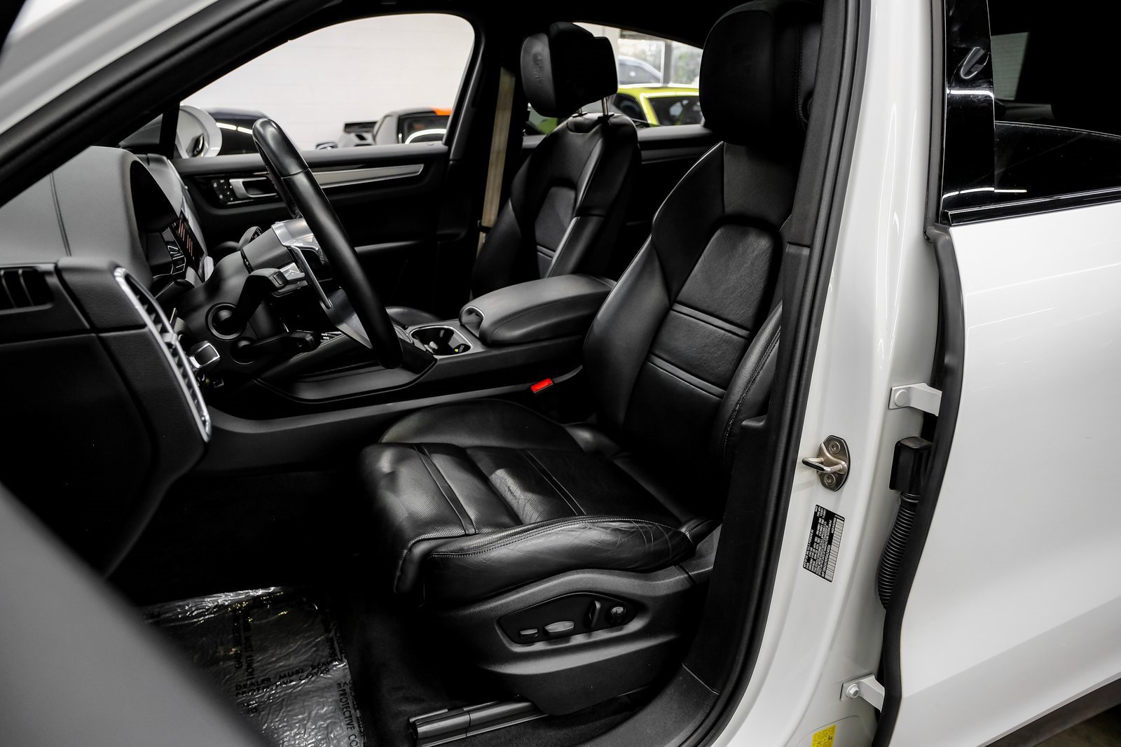 Used 2023 Porsche Cayenne Coupe image 42