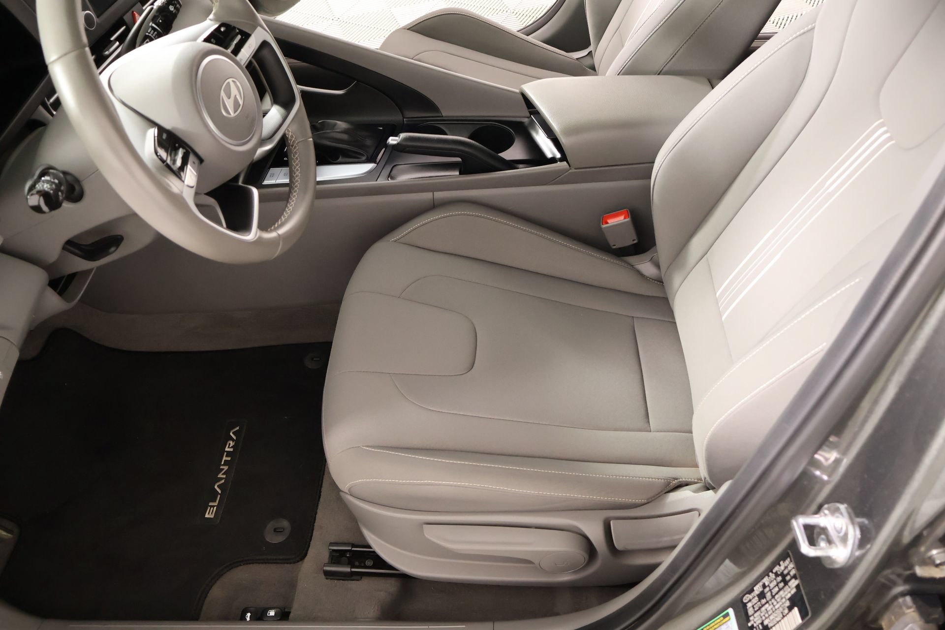 Certified 2025 Hyundai Elantra Sport FWD image 10