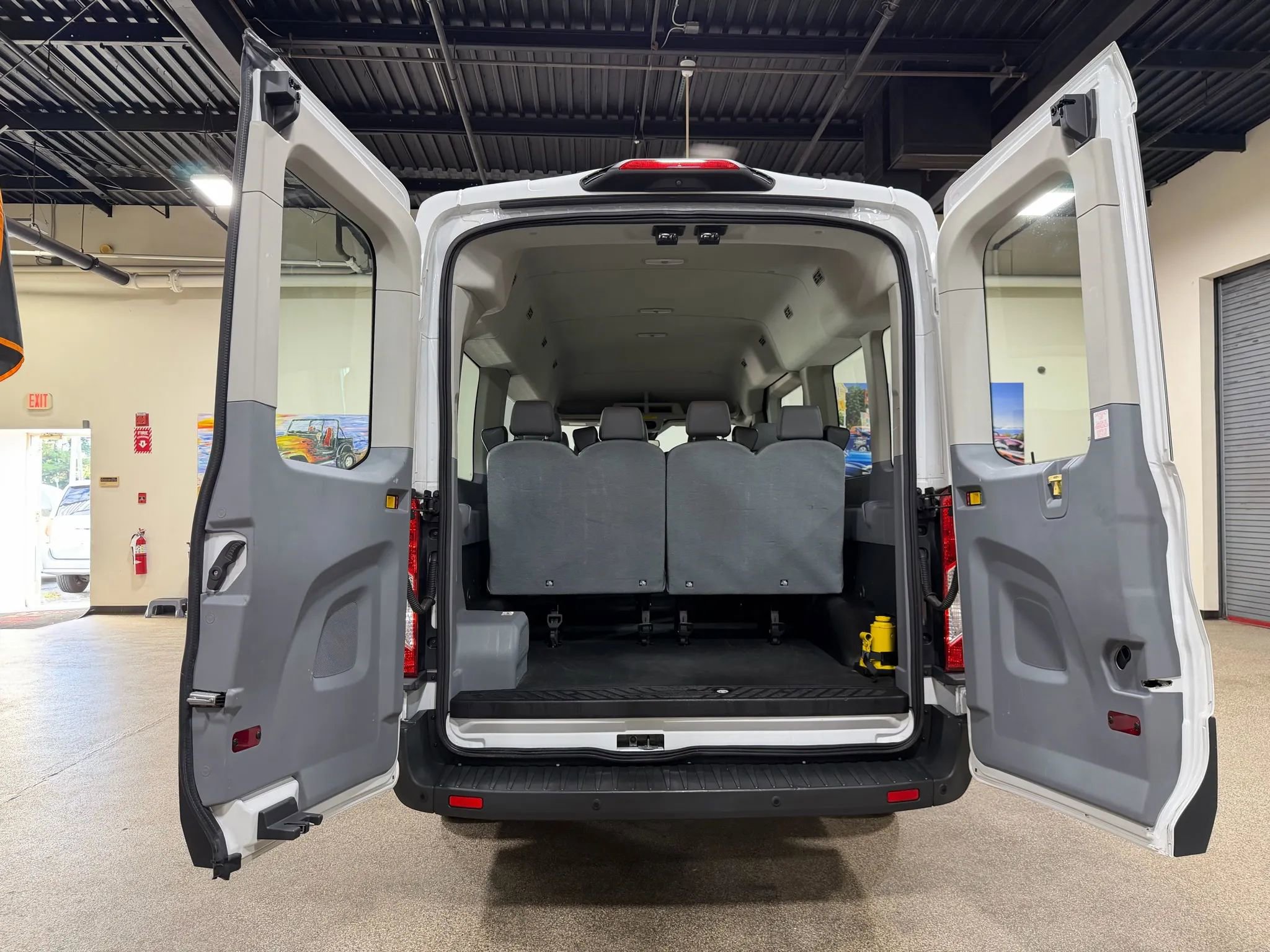 Used 2018 Ford Transit 350 XL image 24