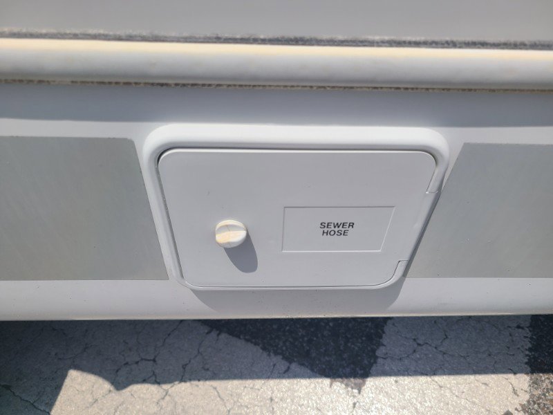 Used 1999 Ford E-450 and Econoline 450 image 32