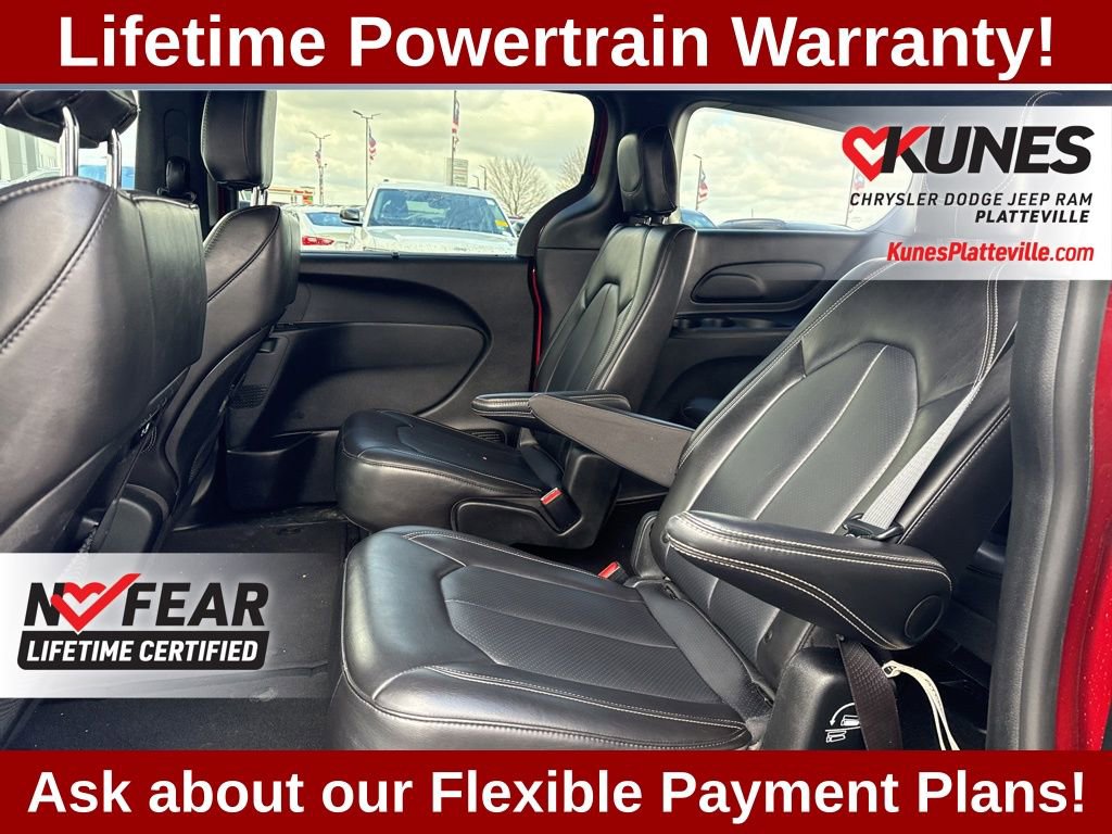 Used 2025 Chrysler Pacifica Select image 23