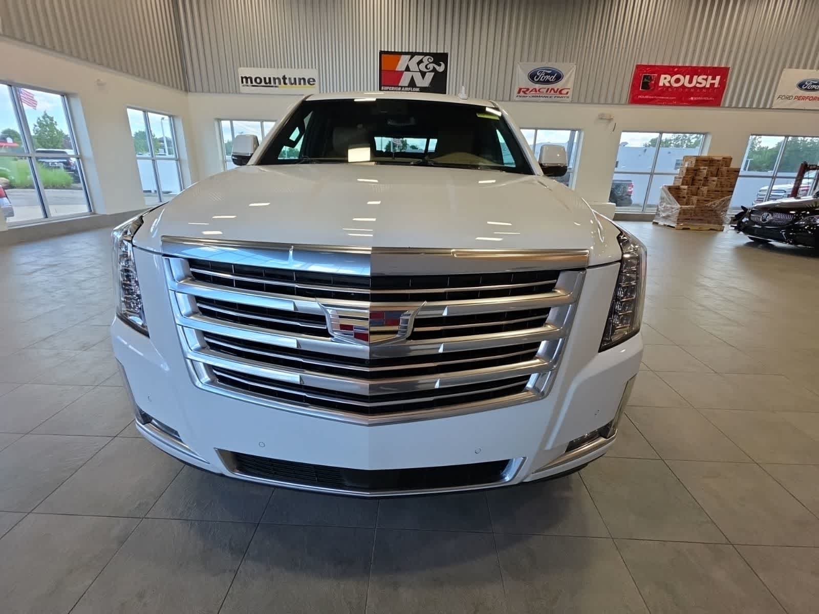 Used 2017 Cadillac Escalade Platinum AWD/4WD image 3