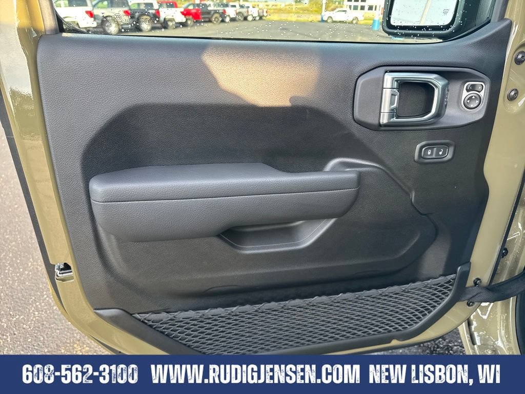 New 2025 Jeep Gladiator Sport w/ Dual Top Group AWD/4WD image 10