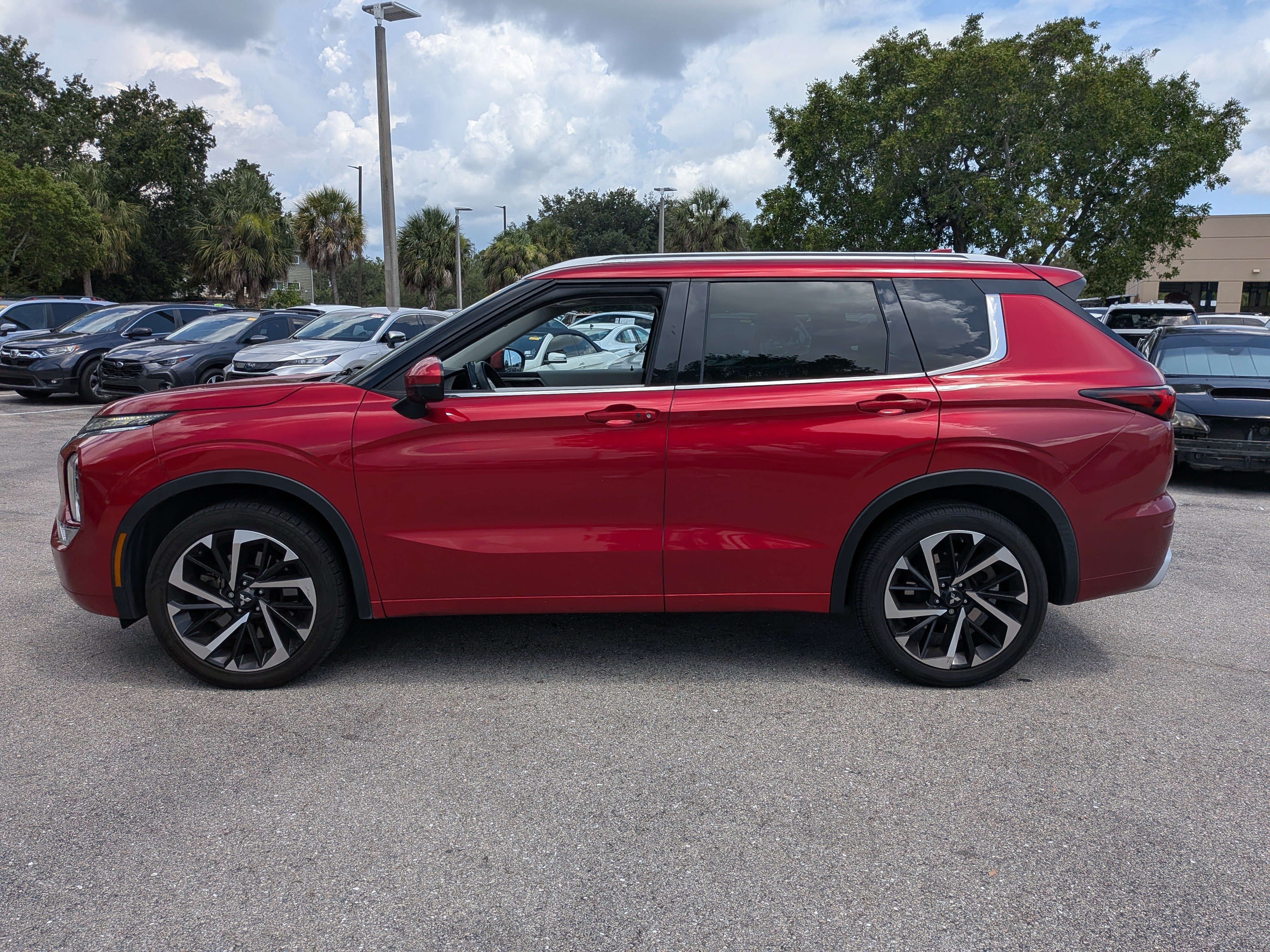 Used 2023 Mitsubishi Outlander SEL FWD image 7