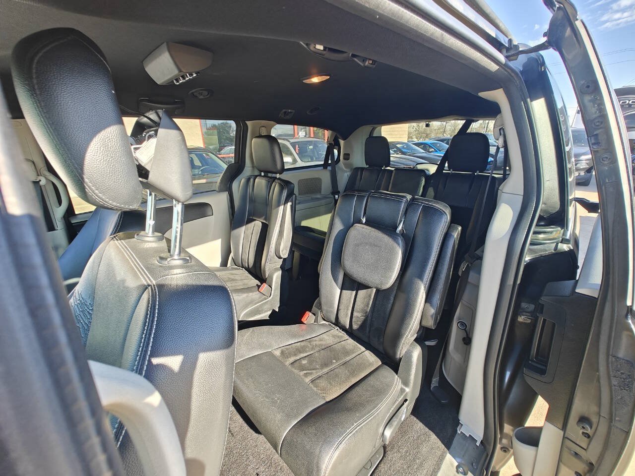 Used 2017 Dodge Grand Caravan SXT FWD image 10
