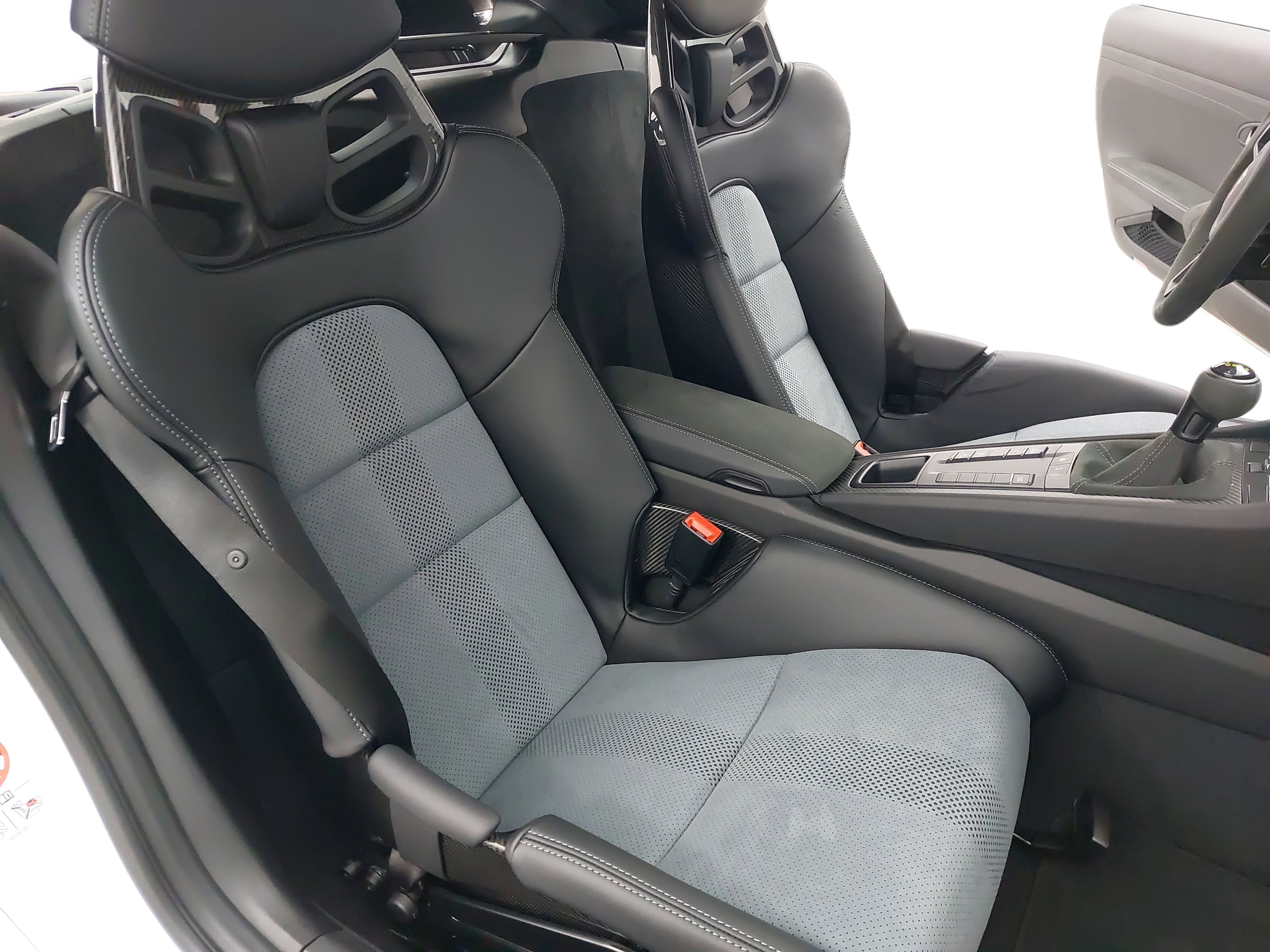Certified 2025 Porsche 718 Cayman GT4 RS RWD image 11