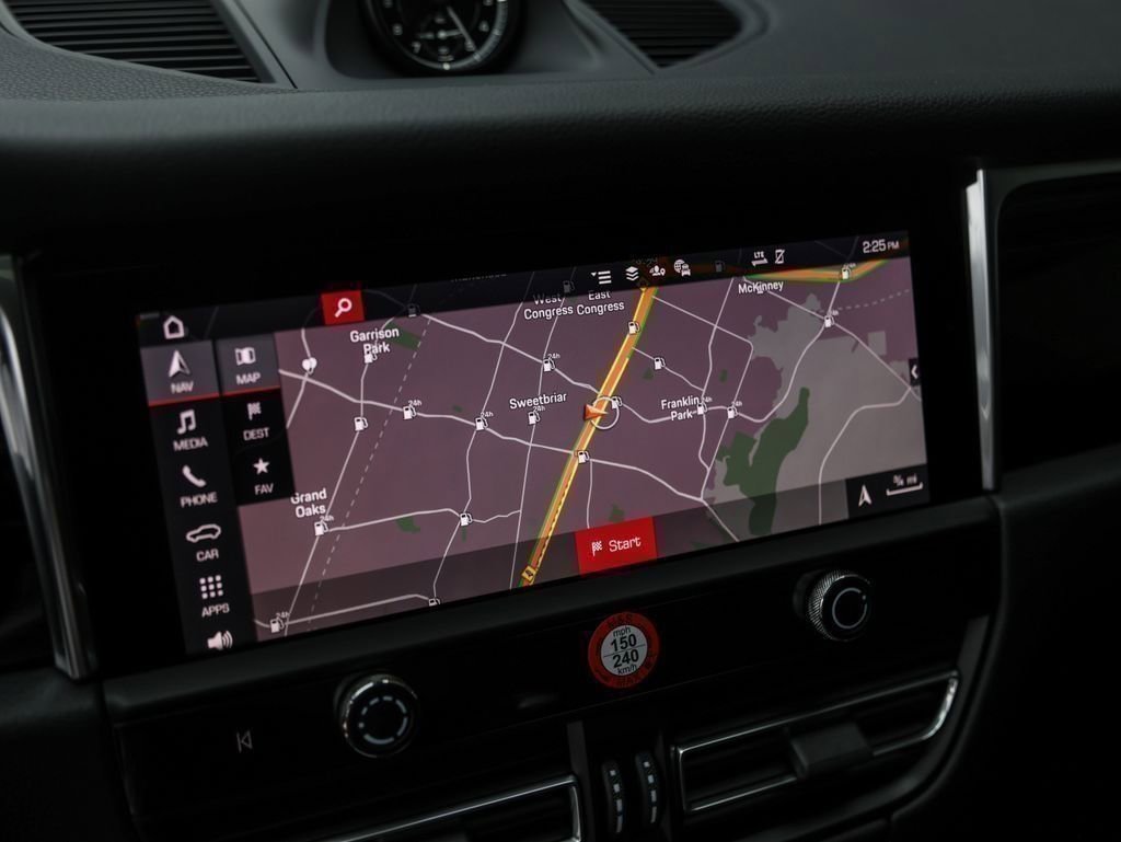 Certified 2025 Porsche Macan image 21