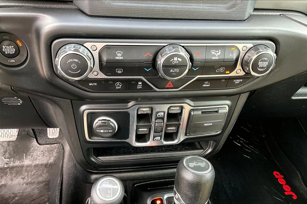 Used 2021 Jeep Wrangler Unlimited Sahara AWD/4WD image 32