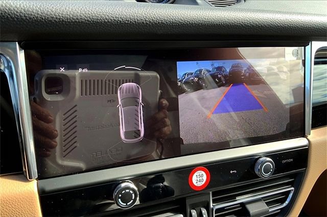 Certified 2026 Porsche Macan AWD/4WD image 35