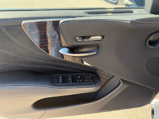 Used 2024 Lexus LS 500 AWD w/ Luxury Package image 26