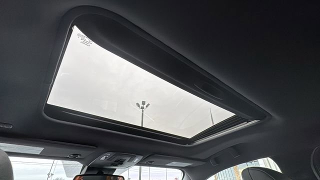 Used 2023 Toyota Sienna XSE image 9