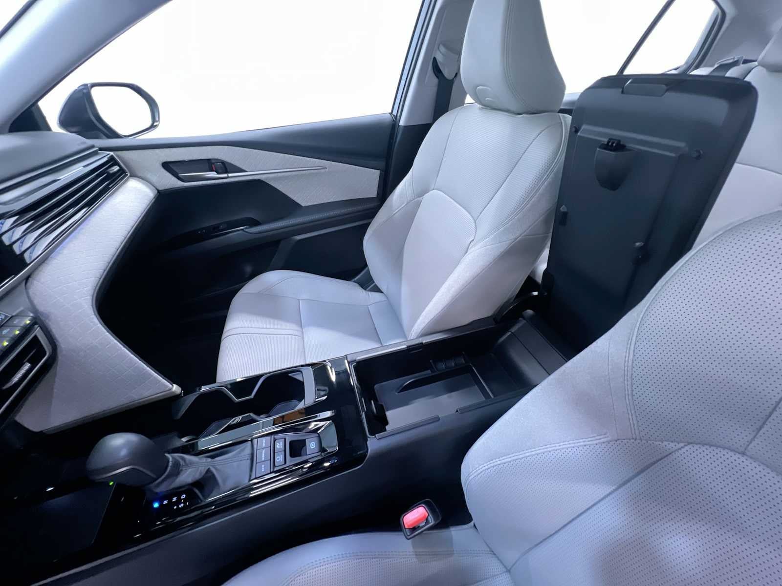 Used 2025 Toyota Camry XLE w/ Premium Plus Package AWD/4WD image 28