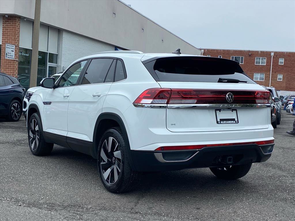 Certified 2024 Volkswagen Atlas Cross Sport SE w/ Panoramic Sunroof Package FWD image 5