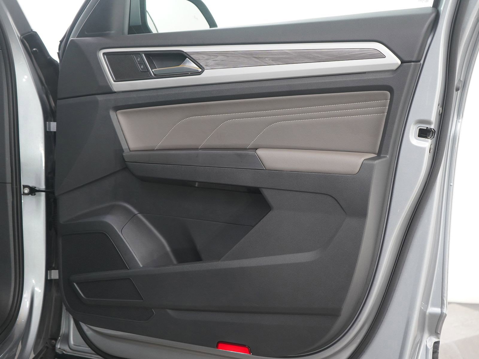 Used 2023 Volkswagen Atlas Cross Sport SE image 12