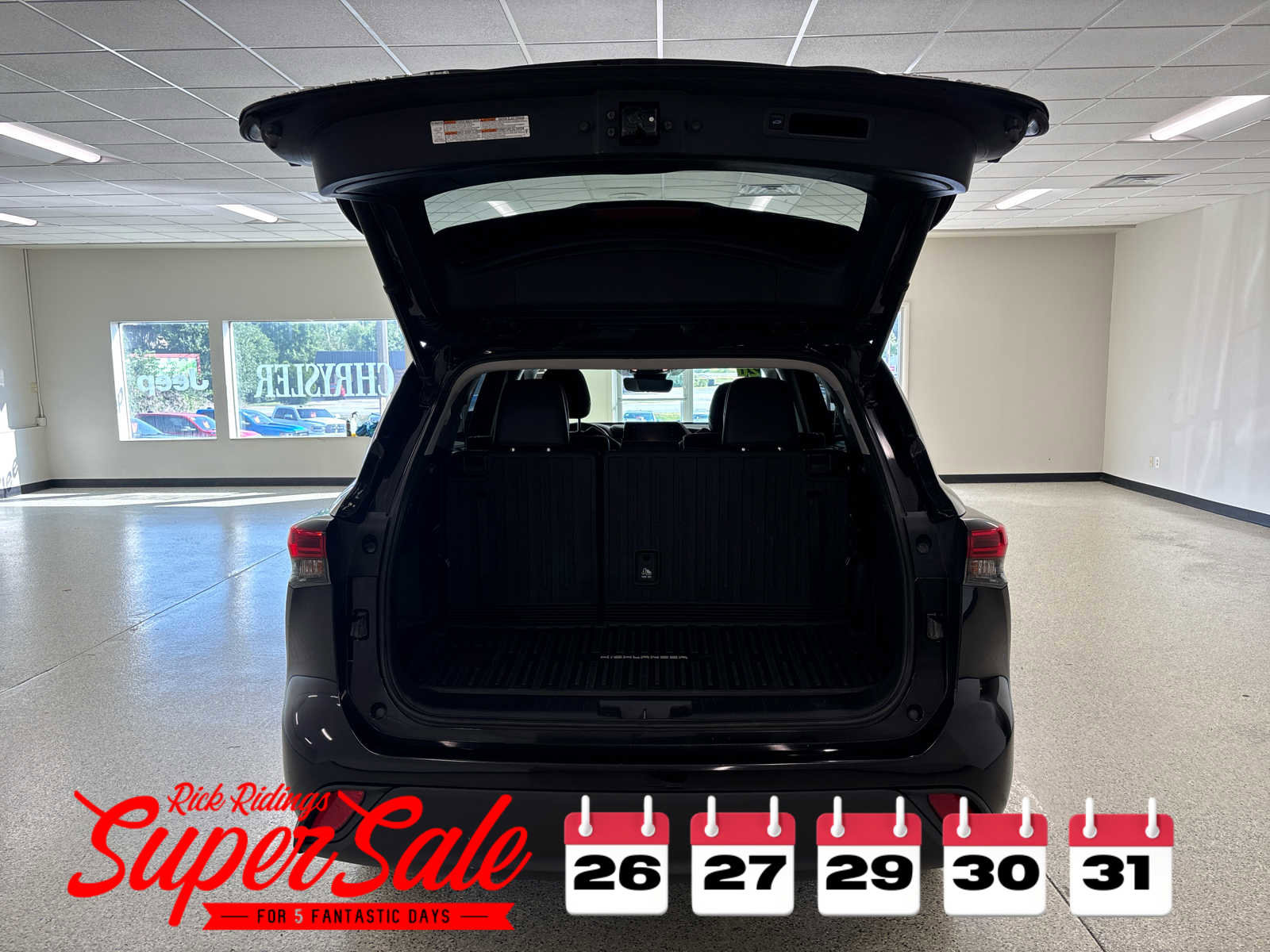 Used 2020 Toyota Highlander XLE image 12