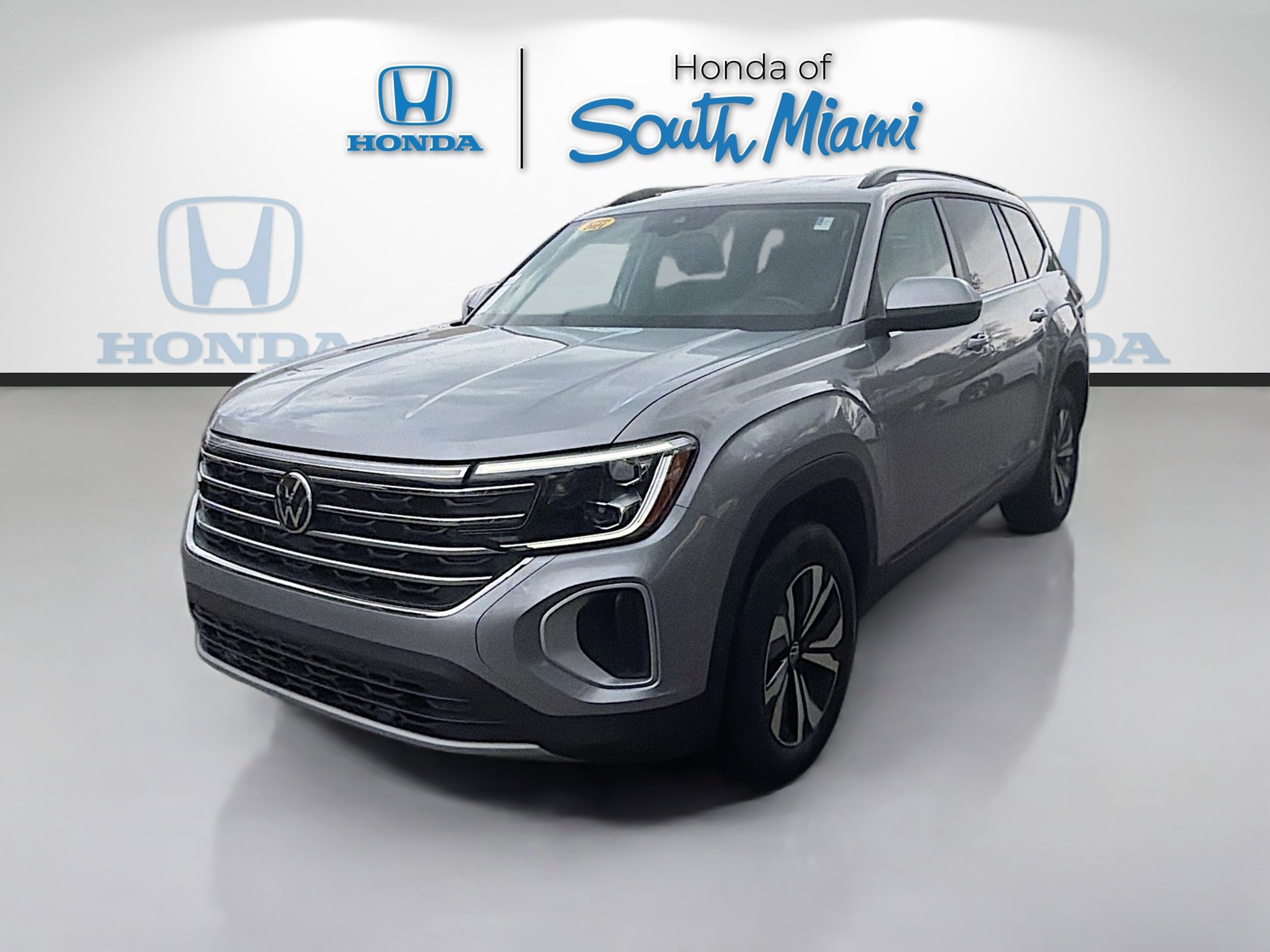 Used 2024 Volkswagen Atlas SE image 3