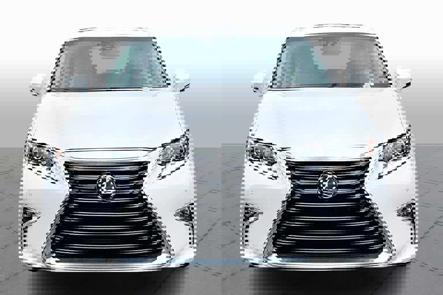 Used 2018 Lexus ES 350 w/ Premier Package image 4