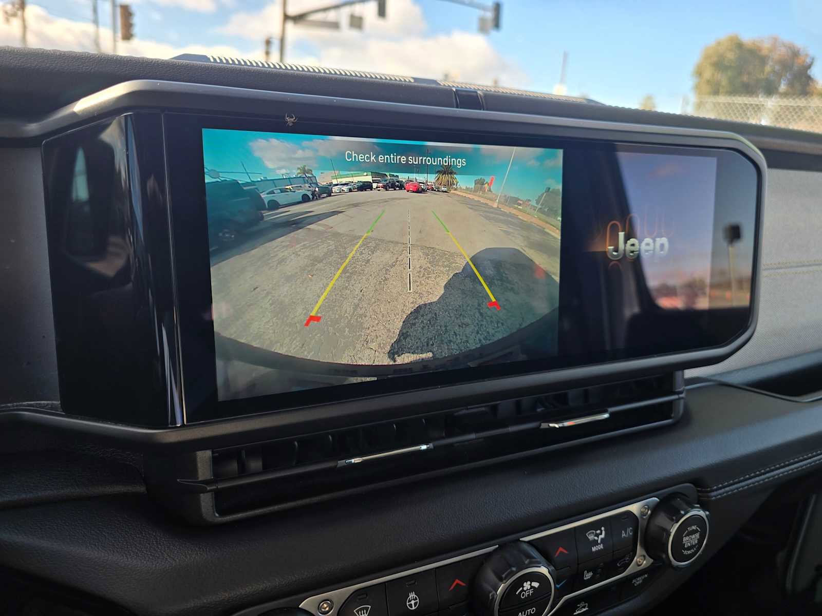 Used 2024 Jeep Wrangler Sahara image 29