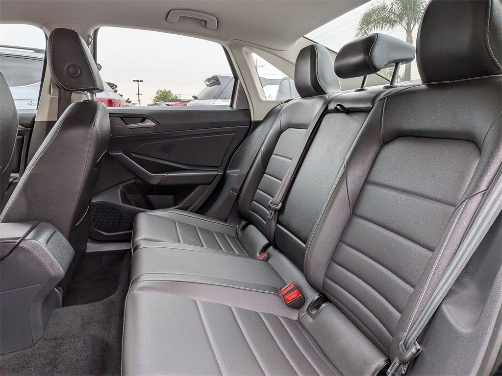 Used 2024 Volkswagen Jetta SE image 29
