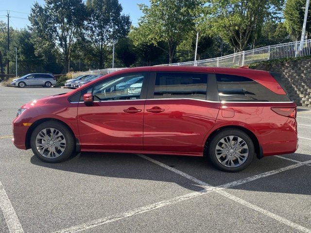 New 2026 Honda Odyssey Touring image 4