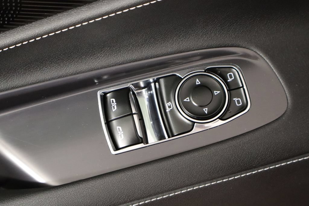 Used 2025 Chevrolet Corvette Stingray Preferred Cpe w/ Stealth Interior Trim Package RWD image 19