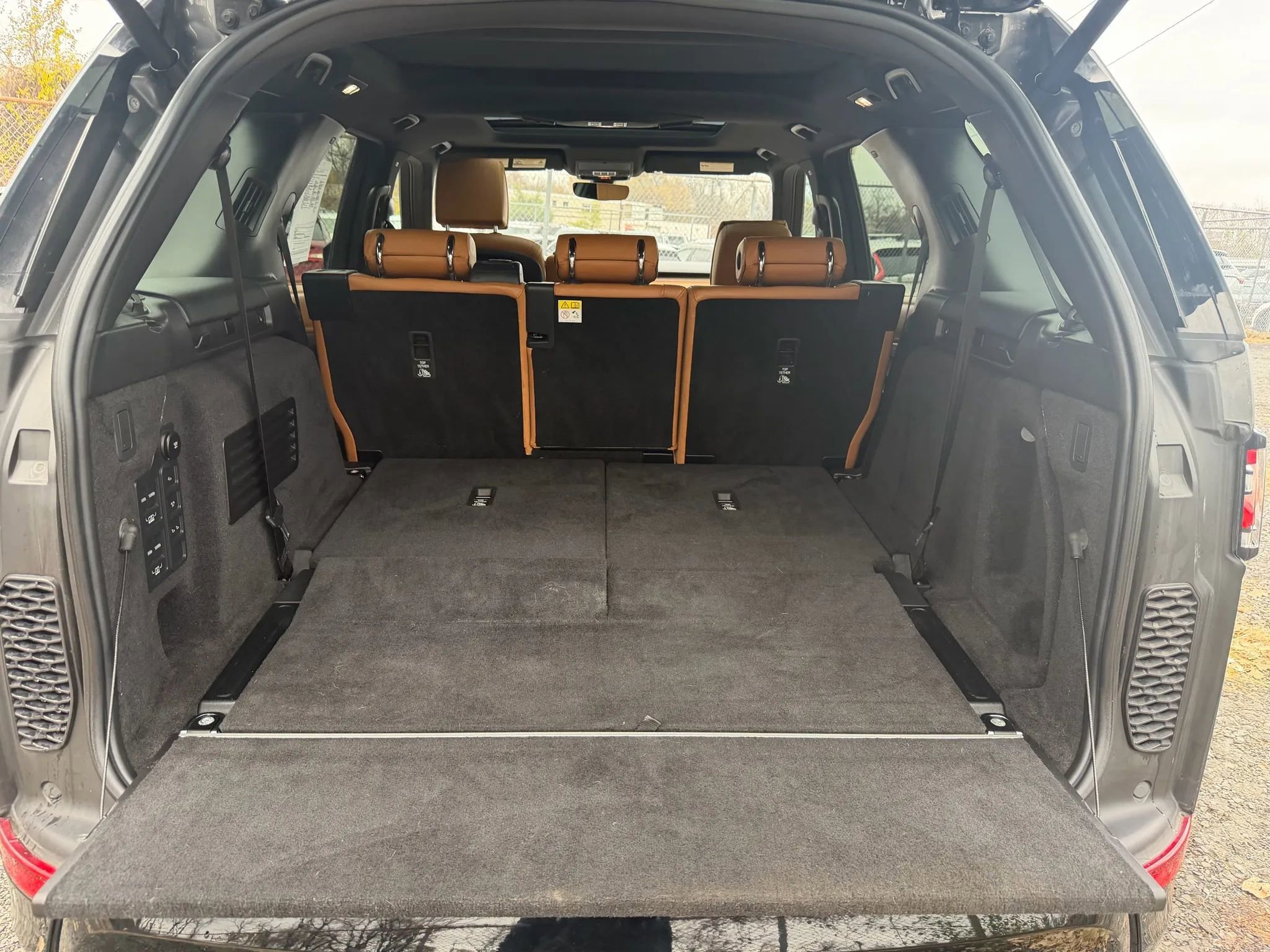 Used 2019 Land Rover Discovery HSE Luxury image 16