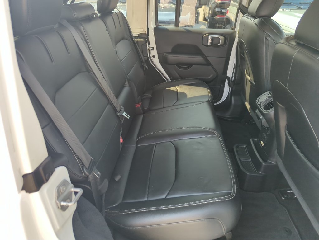 Used 2022 Jeep Wrangler Unlimited Sahara AWD/4WD image 30