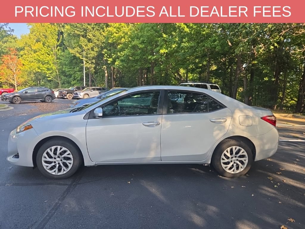 Used 2017 Toyota Corolla LE w/ Carpet Mat Package (TMS) FWD image 4