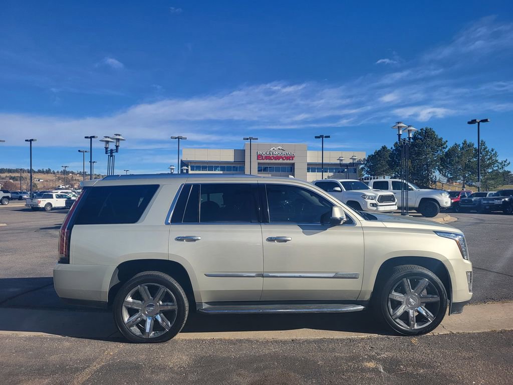 Used 2016 Cadillac Escalade Luxury AWD/4WD image 3