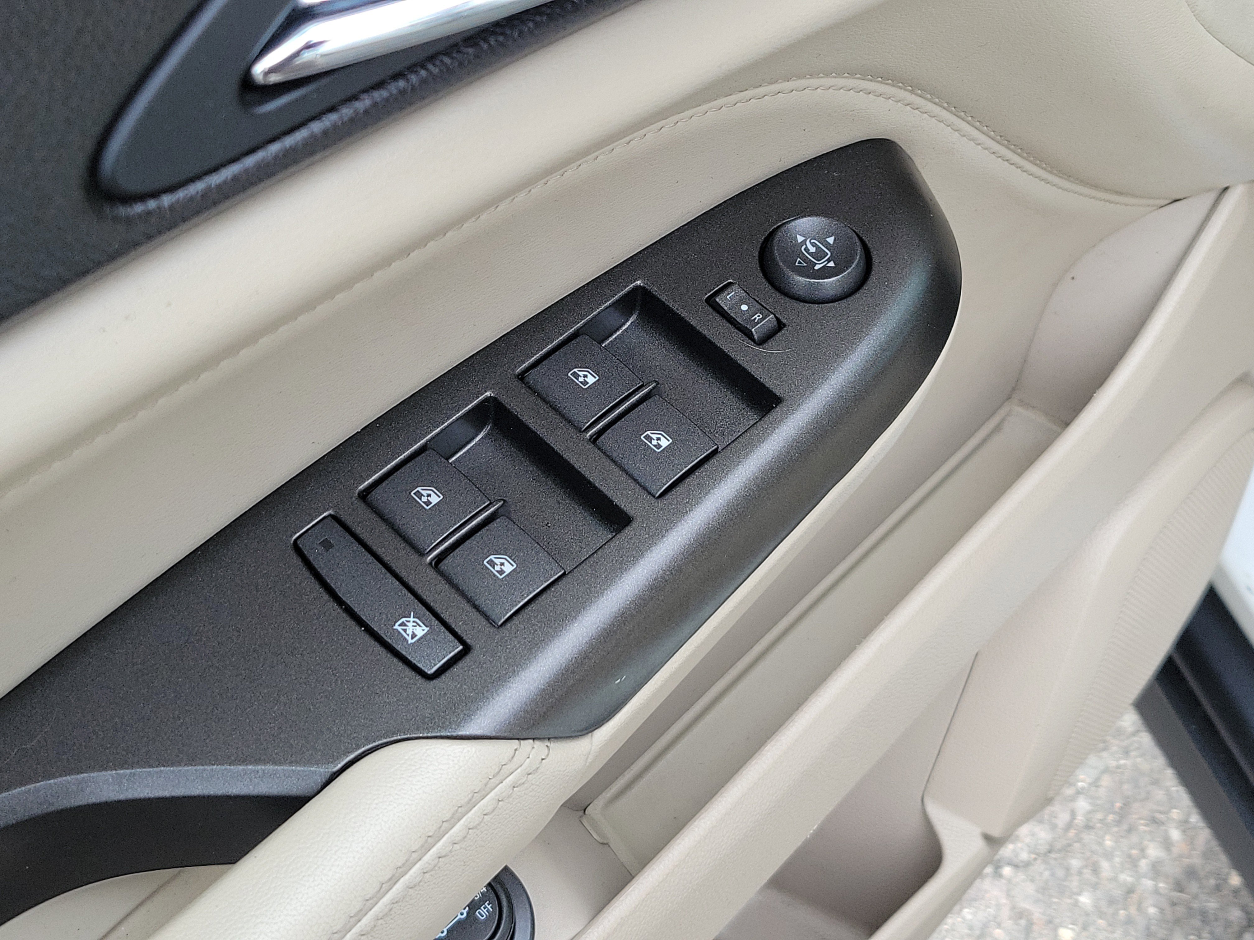 Used 2012 Cadillac SRX Luxury FWD image 20