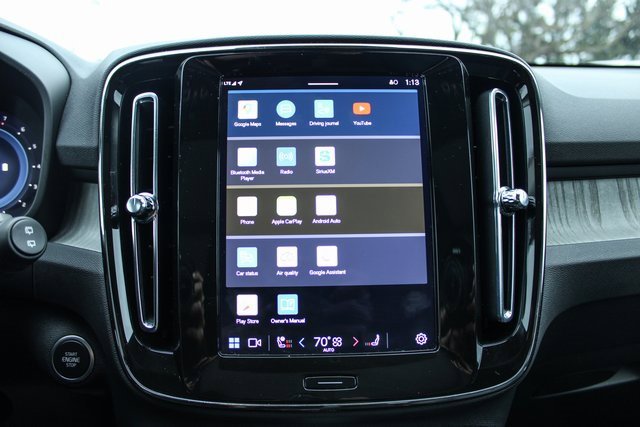 Used 2025 Volvo XC40 B5 Plus image 21